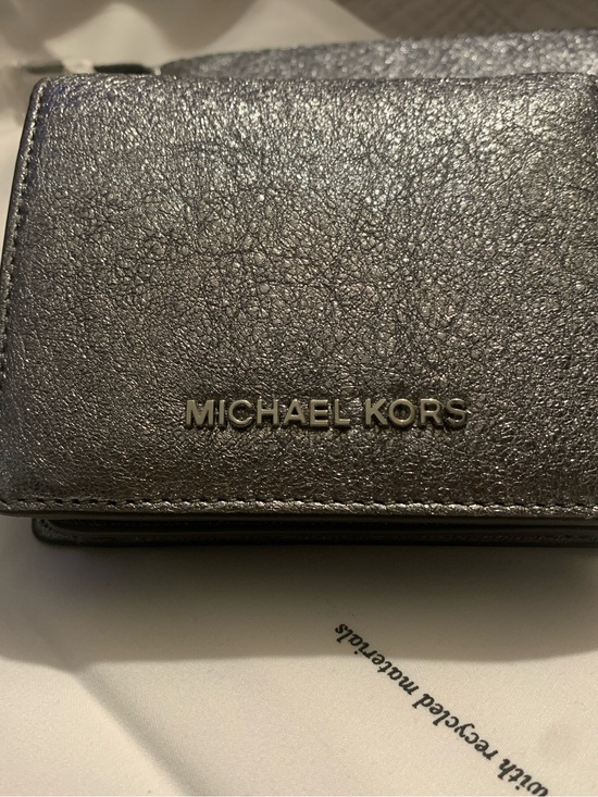 Michael Kors Handbags - NWT Michael Kors Ladies Metallic Silver Leather Card Holder Wallet w/Billfold